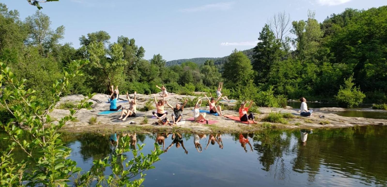 Camping La Chataigneraie Gravieres Exterior foto
